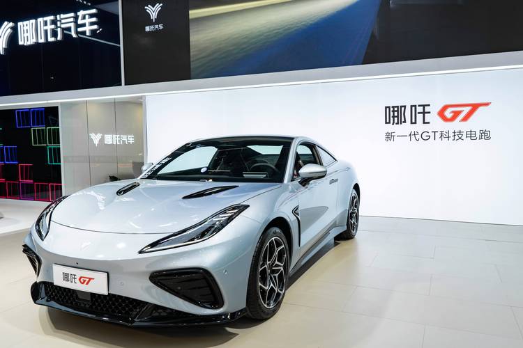 惠州219哪吒汽车在智能汽车领域的表现，领途汽车在新能源汽车市场中的影响力